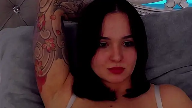 Snapshot of MeIisaLove chatting on March 2026 02:04:02 AM MeIisaLove online show from March 2026 02:04:02 AM