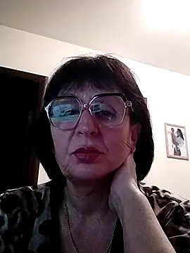 Snapshot of AlbinaXPretty chatting on December 2024 06:28:02 PM AlbinaXPretty online show from December 2024 06:28:02 PM