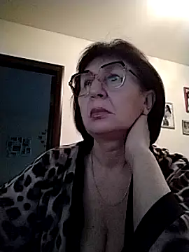 Snapshot of AlbinaXPretty chatting on December 2024 06:31:02 AM AlbinaXPretty online show from December 2024 06:31:02 AM