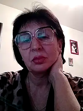 Snapshot of AlbinaXPretty chatting on February 2025 08:35:02 PM AlbinaXPretty online show from February 2025 08:35:02 PM