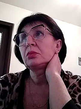 Snapshot of AlbinaXPretty chatting on February 2025 02:00:01 PM AlbinaXPretty online show from February 2025 02:00:01 PM