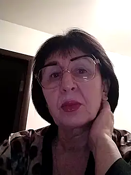 Snapshot of AlbinaXPretty chatting on February 2025 09:36:01 PM AlbinaXPretty online show from February 2025 09:36:01 PM