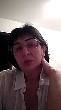 Snapshot of AlbinaXPretty chatting on March 2025 09:21:02 PM AlbinaXPretty online show from March 2025 09:21:02 PM