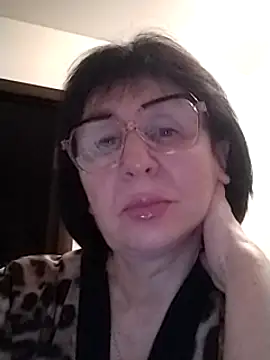 Snapshot of AlbinaXPretty chatting on March 2025 08:08:01 PM AlbinaXPretty online show from March 2025 08:08:01 PM