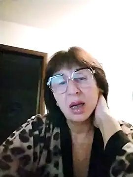 Snapshot of AlbinaXPretty chatting on November 2025 03:11:01 PM AlbinaXPretty online show from November 2025 03:11:01 PM