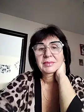 Snapshot of AlbinaXPretty chatting on November 2025 10:25:02 AM AlbinaXPretty online show from November 2025 10:25:02 AM