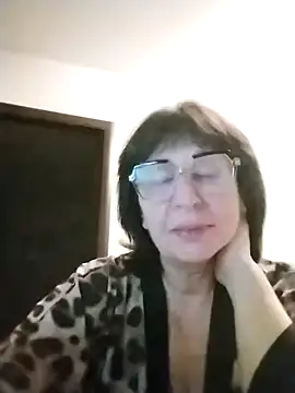 Snapshot of AlbinaXPretty chatting on December 2025 08:25:01 PM AlbinaXPretty online show from December 2025 08:25:01 PM