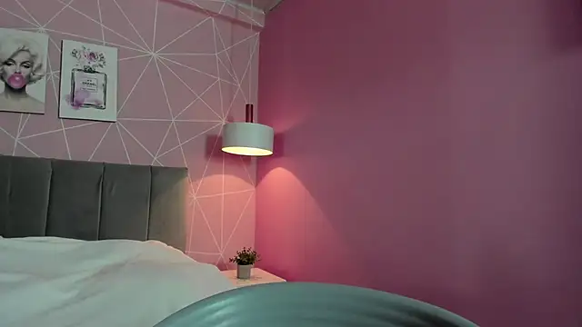 dolly zoe online show from March 2025 05:19:01 AM