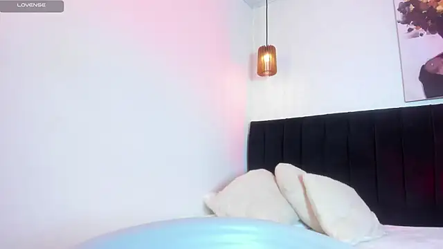 dolly zoe online show from May 2026 01:18:02 PM