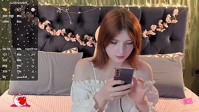 Snapshot of AliceLanley chatting on November 2025 11:10:02 AM AliceLanley online show from November 2025 11:10:02 AM