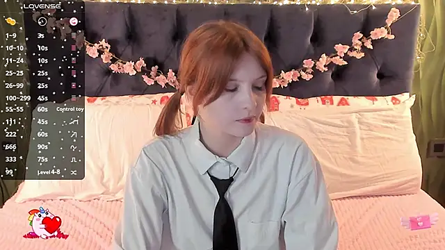 Snapshot of AliceLanley chatting on December 2025 11:26:02 AM AliceLanley online show from December 2025 11:26:02 AM