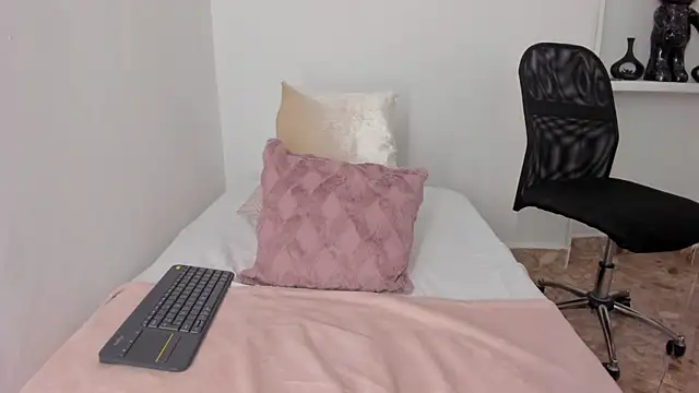 Snapshot of valerycolins chatting on September 2025 01:51:02 AM valerycolins online show from September 2025 01:51:02 AM