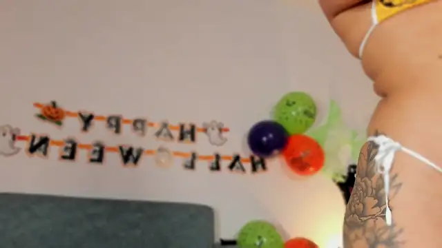 Snapshot of valerycolins chatting on October 2025 07:19:02 AM valerycolins online show from October 2025 07:19:02 AM