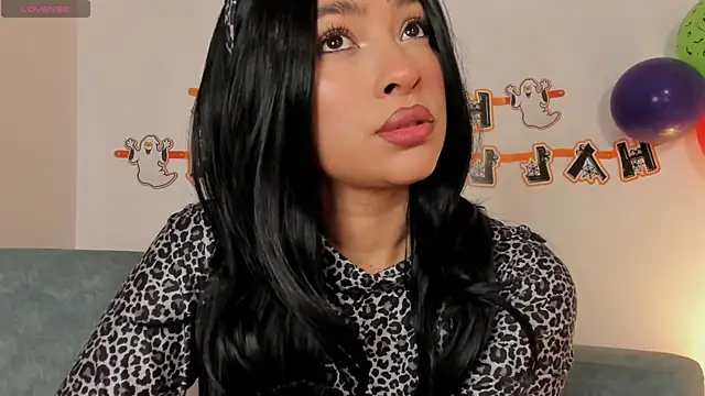 Snapshot of valerycolins chatting on October 2025 04:05:01 AM valerycolins online show from October 2025 04:05:01 AM