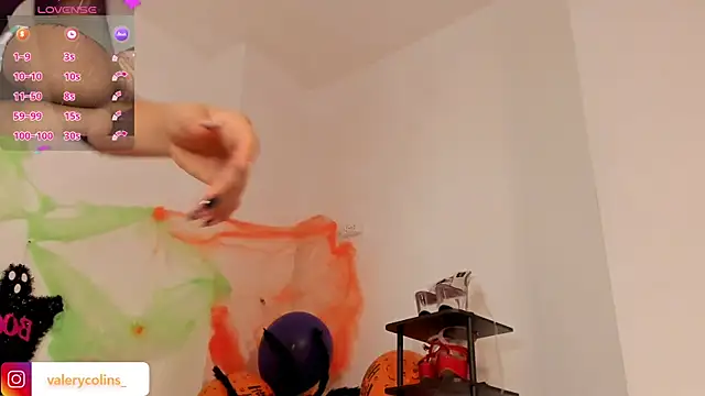 Snapshot of valerycolins chatting on October 2025 03:21:02 AM valerycolins online show from October 2025 03:21:02 AM