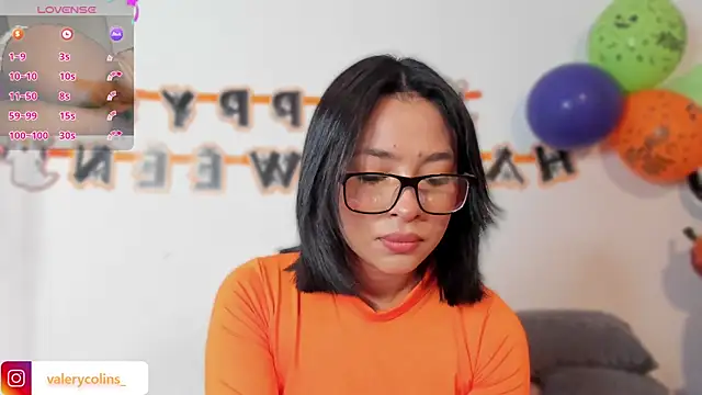 Snapshot of valerycolins chatting on October 2025 06:03:02 AM valerycolins online show from October 2025 06:03:02 AM