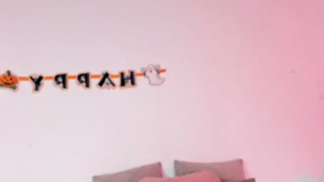 Snapshot of valerycolins chatting on November 2025 10:25:02 AM valerycolins online show from November 2025 10:25:02 AM