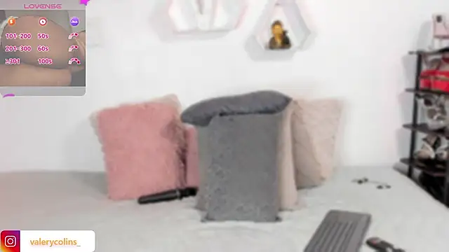 Snapshot of valerycolins chatting on February 2026 03:32:01 AM valerycolins online show from February 2026 03:32:01 AM