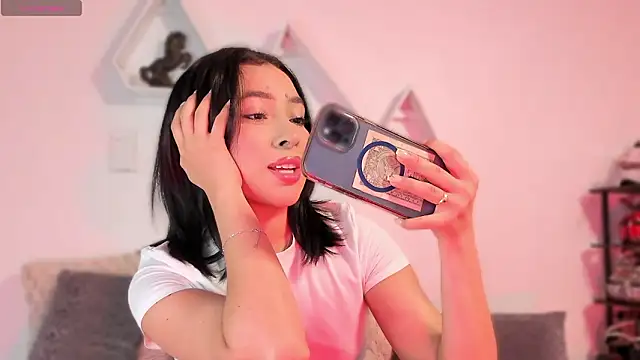 Snapshot of valerycolins chatting on February 2026 03:39:01 AM valerycolins online show from February 2026 03:39:01 AM