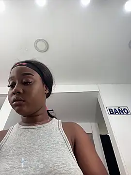 Snapshot of MichaelaCox chatting on May 2026 01:07:01 PM MichaelaCox online show from May 2026 01:07:01 PM