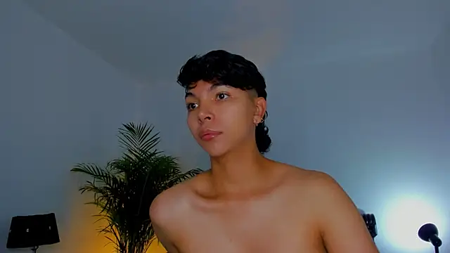 xhenisa  online show from September 2025 06:33:02 PM