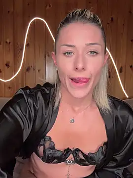 petrouchkaaa  online show from May 2026 08:04:04 PM