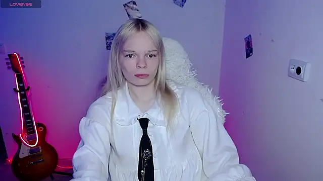 Snapshot of Emily_Nyaffee chatting on March 2026 04:06:02 AM Emily Nyaffee online show from March 2026 04:06:02 AM