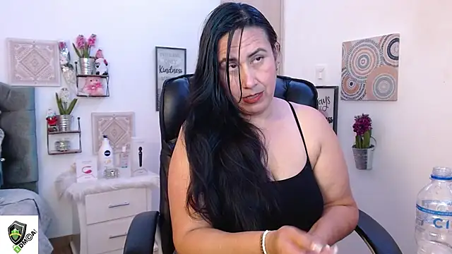 Snapshot of amalia_brunette chatting on December 2024 11:17:01 PM amalia brunette online show from December 2024 11:17:01 PM