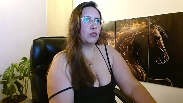 amalia brunette online show from April 2026 11:35:01 PM