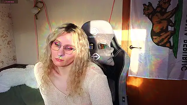 Lori Myaf online show from February 2026 01:31:02 PM