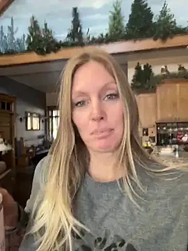 ItsDanniG online show from December 2024 03:59:01 PM