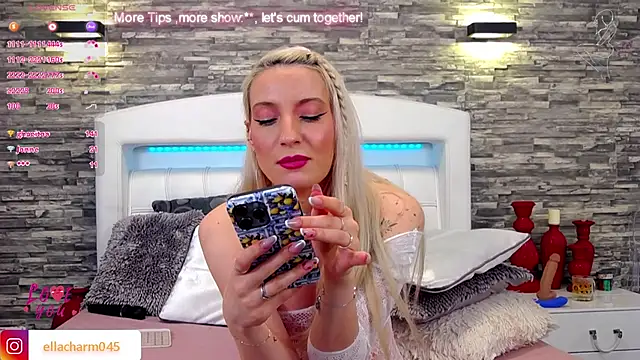 Snapshot of Ella_Charm chatting on February 2025 02:18:01 AM Ella Charm online show from February 2025 02:18:01 AM