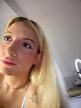 Snapshot of Ella_Charm chatting on October 2025 04:08:01 PM Ella Charm online show from October 2025 04:08:01 PM