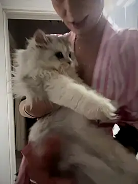 Snapshot of Ella_Charm chatting on October 2025 03:58:01 PM Ella Charm online show from October 2025 03:58:01 PM