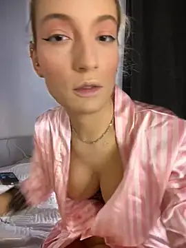 Snapshot of Ella_Charm chatting on October 2025 04:29:02 PM Ella Charm online show from October 2025 04:29:02 PM