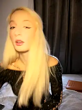 Snapshot of Ella_Charm chatting on November 2025 05:12:01 PM Ella Charm online show from November 2025 05:12:01 PM