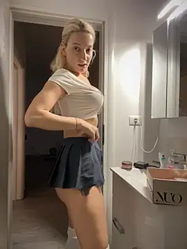 Snapshot of Ella_Charm chatting on November 2025 04:42:02 PM Ella Charm online show from November 2025 04:42:02 PM