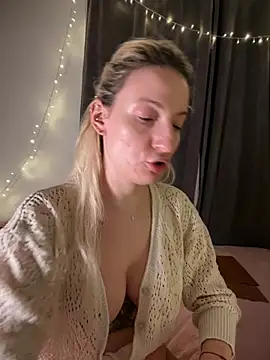 Snapshot of Ella_Charm chatting on February 2026 04:22:01 PM Ella Charm online show from February 2026 04:22:01 PM