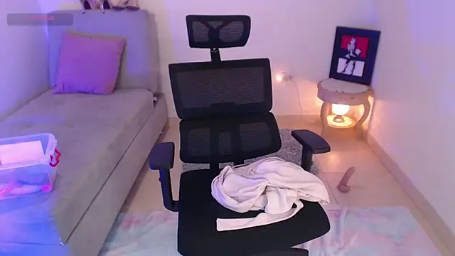 lilian prada online show from February 2025 07:36:01 PM