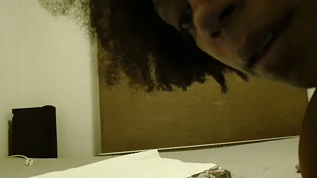 Snapshot of ROXYNL chatting on January 2025 10:24:01 PM ROXYNL online show from January 2025 10:24:01 PM