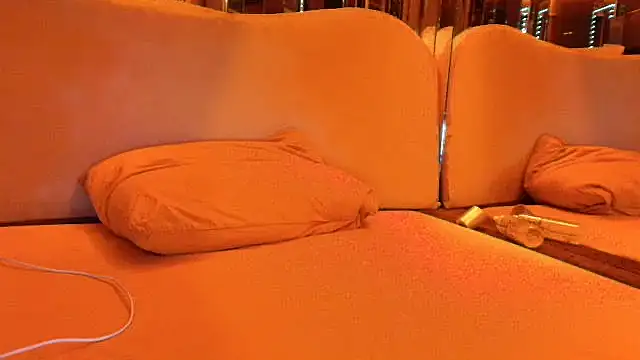 Snapshot of ROXYNL chatting on October 2025 07:11:01 PM ROXYNL online show from October 2025 07:11:01 PM