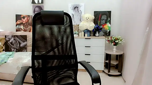 EveLove33 online show from September 2025 04:40:02 PM