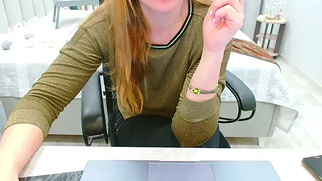 EveLove33 online show from May 2026 04:57:02 PM