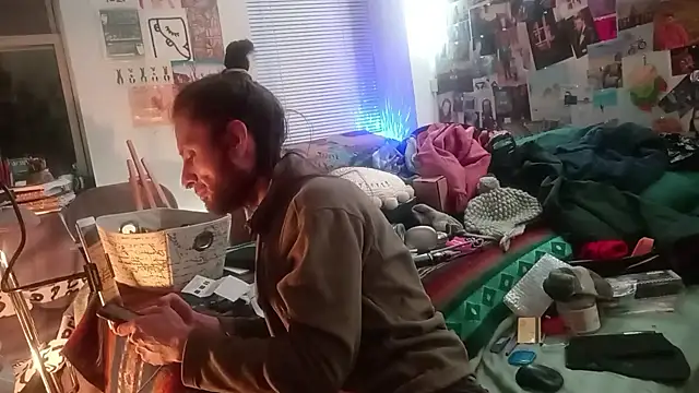 Snapshot of DownstairsSky chatting on January 2025 01:06:01 AM DownstairsSky online show from January 2025 01:06:01 AM