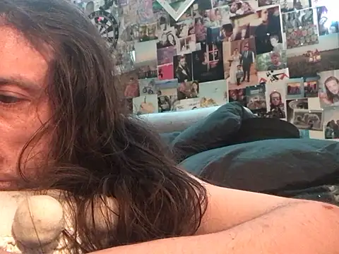 Snapshot of DownstairsSky chatting on January 2025 08:40:01 AM DownstairsSky online show from January 2025 08:40:01 AM