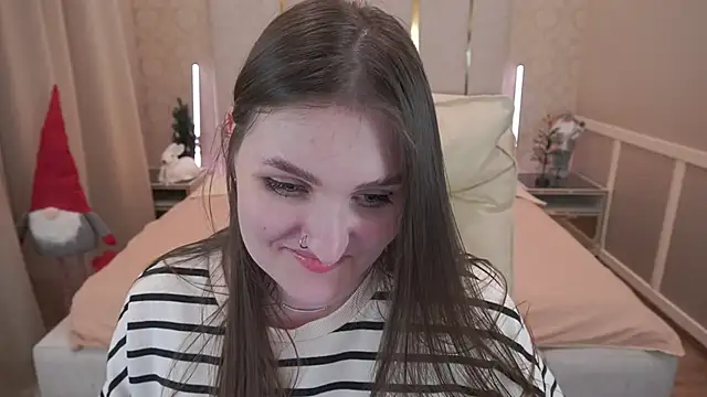 Snapshot of EmmyCharmm chatting on December 2024 01:00:01 PM EmmyCharmm online show from December 2024 01:00:01 PM