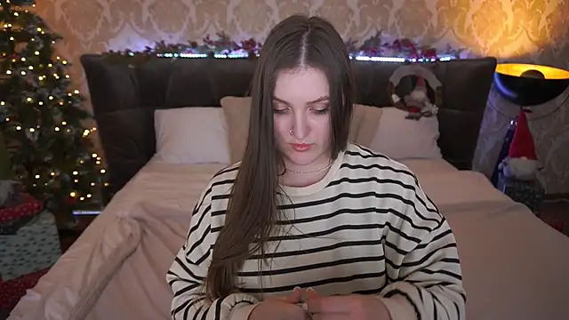 Snapshot of EmmyCharmm chatting on December 2024 12:52:02 PM EmmyCharmm online show from December 2024 12:52:02 PM