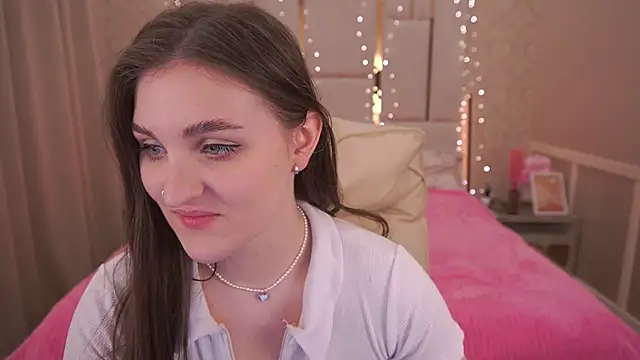 Snapshot of EmmyCharmm chatting on September 2025 05:51:01 AM EmmyCharmm online show from September 2025 05:51:01 AM