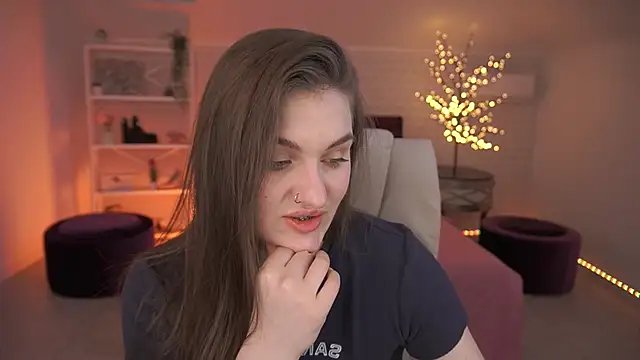 EmmyCharmm online show from April 2026 05:49:02 AM