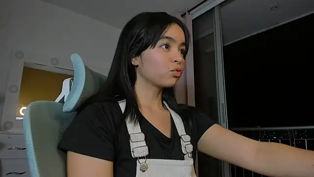 Snapshot of Olivia_xd_ chatting on December 2024 01:02:01 AM Olivia xd online show from December 2024 01:02:01 AM